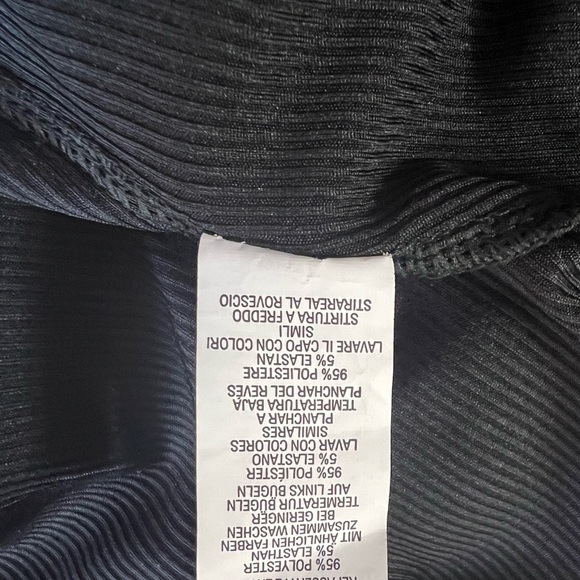 PrettyLittleThing Black Fitted Crop Bodysuit - Picture 10 of 12